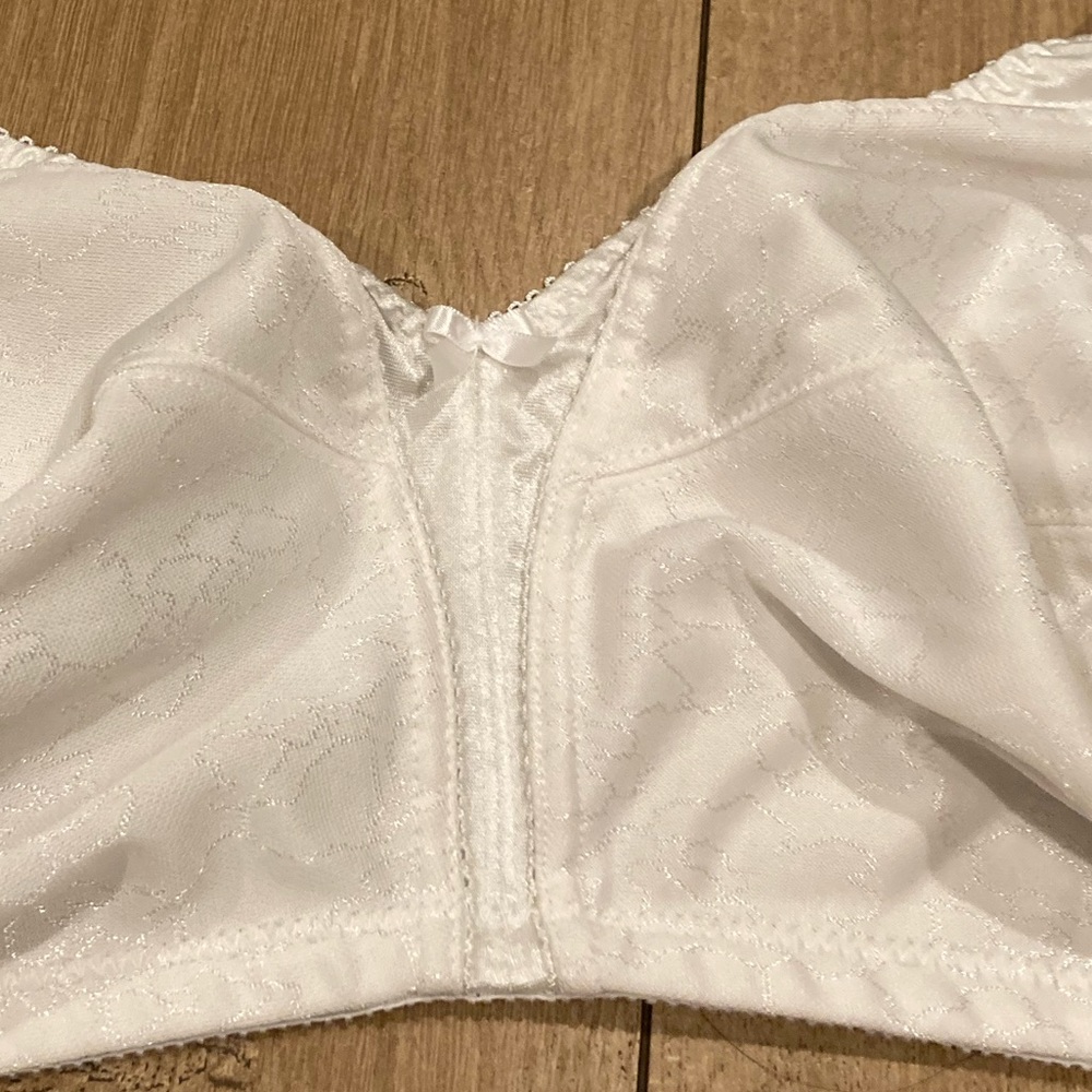 Size 44D Bra - Picture 5 of 9